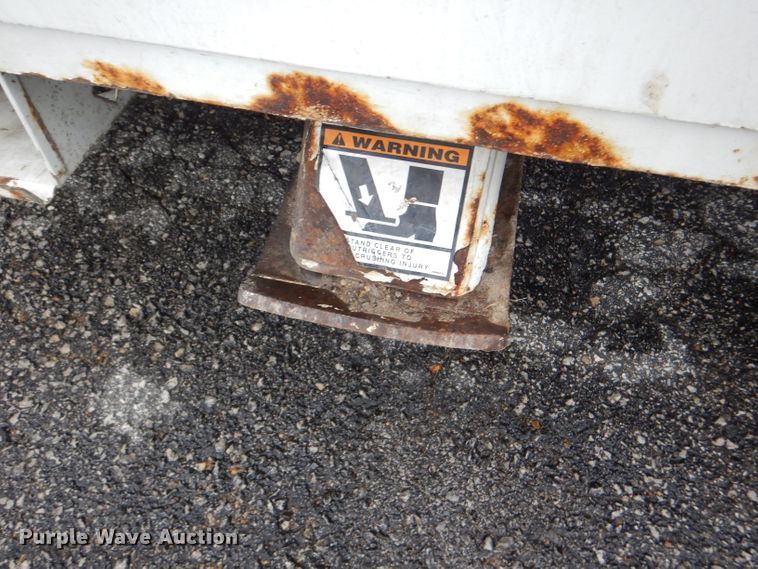 image for item DI2648 2002 International 4900 bucket truck