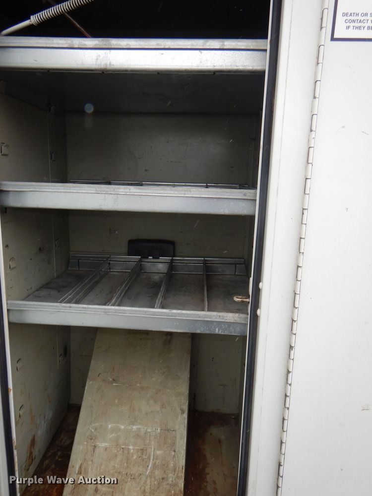 image for item DI2648 2002 International 4900 bucket truck