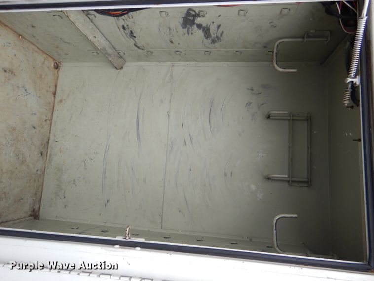 image for item DI2648 2002 International 4900 bucket truck