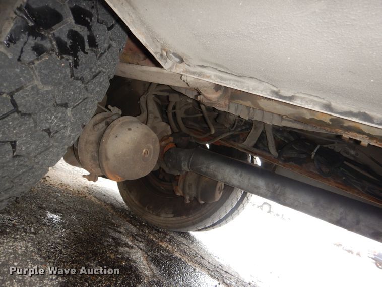 image for item DI2648 2002 International 4900 bucket truck