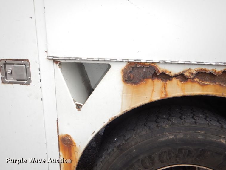 image for item DI2648 2002 International 4900 bucket truck