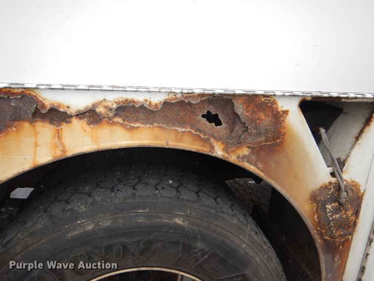 image for item DI2648 2002 International 4900 bucket truck