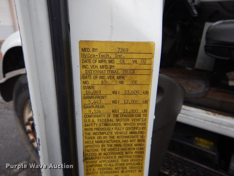 image for item DI2648 2002 International 4900 bucket truck