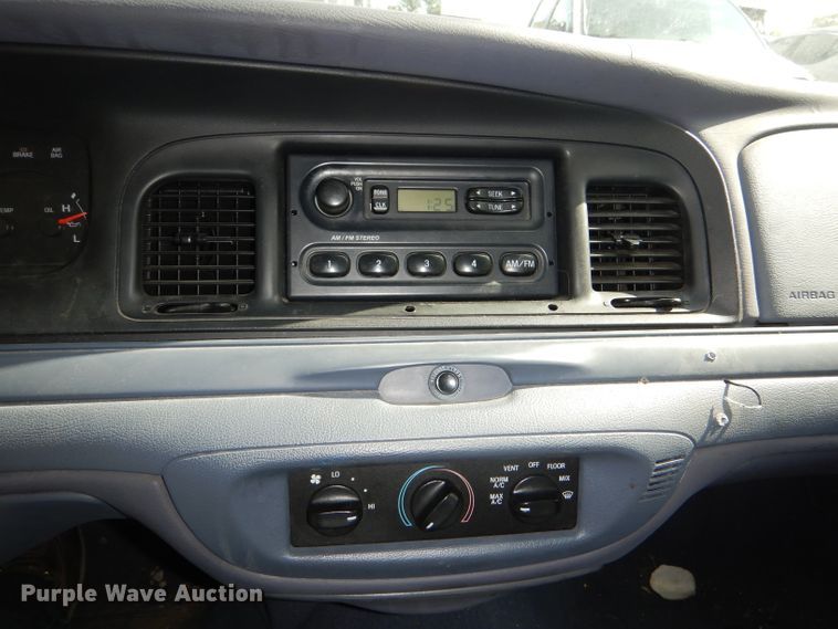 image for item DI2657 2000 Ford Crown Victoria Police Interceptor