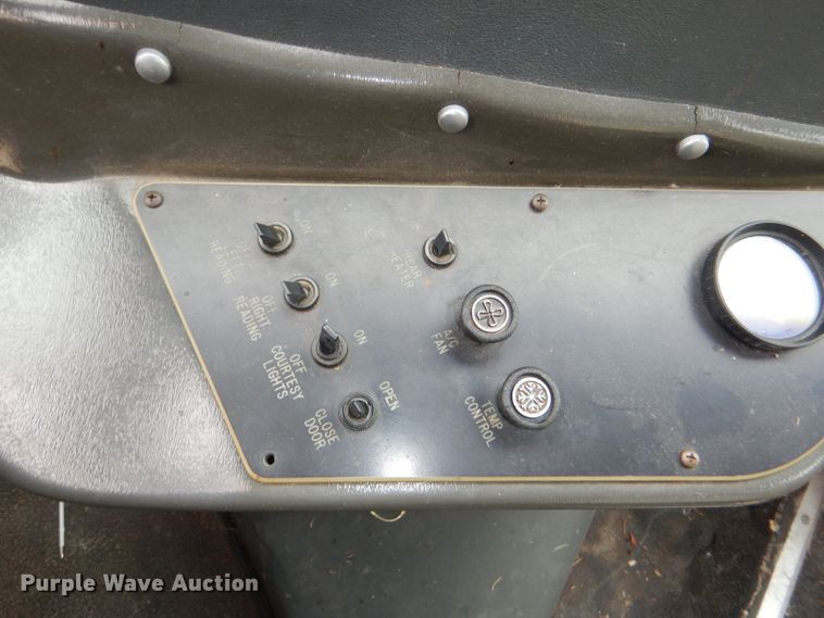 image for item DI2672 1990 Ford Econoline E350 Aerotech shuttle bus