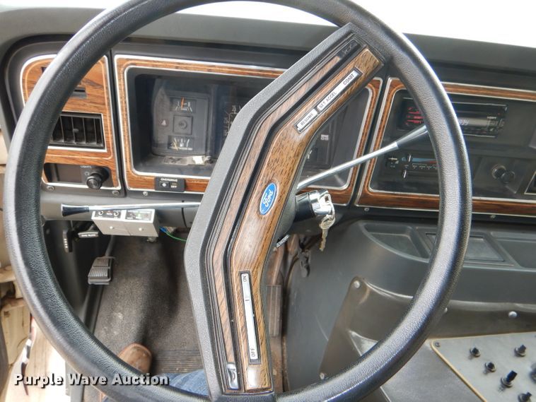 image for item DI2672 1990 Ford Econoline E350 Aerotech shuttle bus