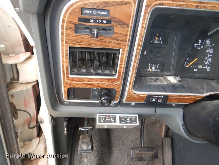 image for item DI2672 1990 Ford Econoline E350 Aerotech shuttle bus