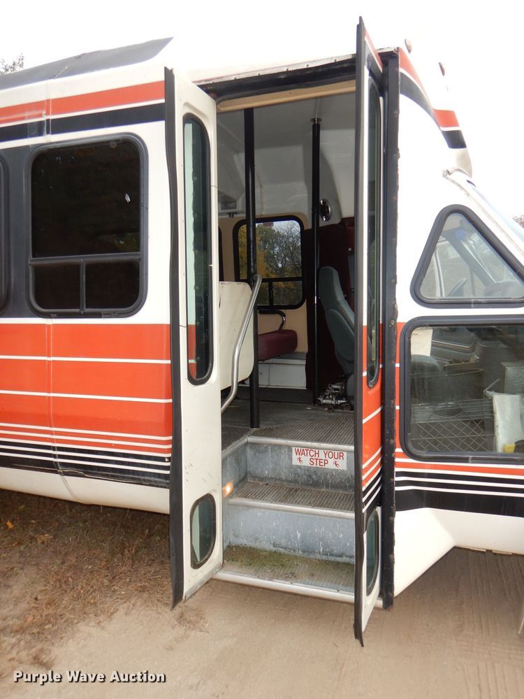 image for item DI2672 1990 Ford Econoline E350 Aerotech shuttle bus