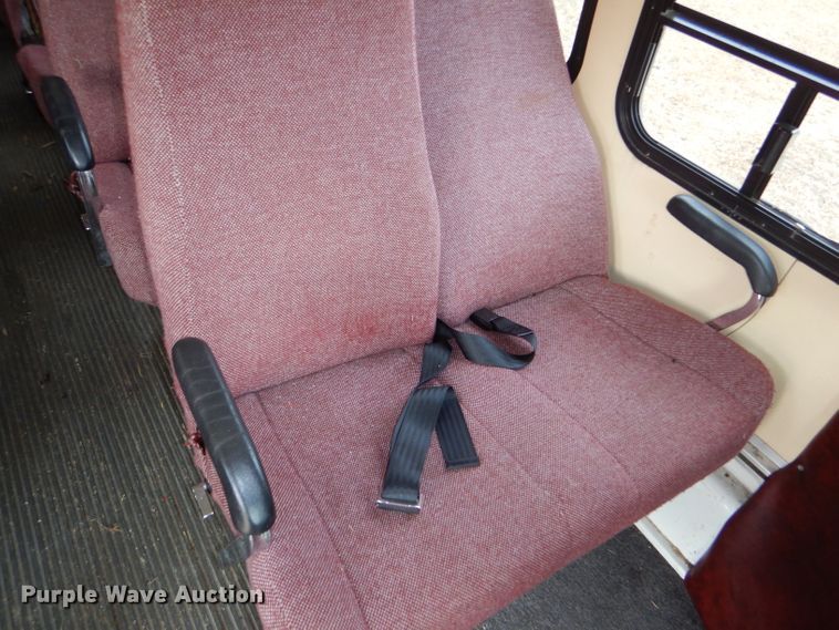 image for item DI2672 1990 Ford Econoline E350 Aerotech shuttle bus