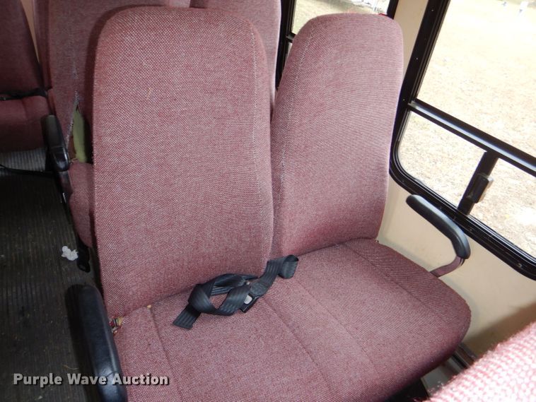 image for item DI2672 1990 Ford Econoline E350 Aerotech shuttle bus