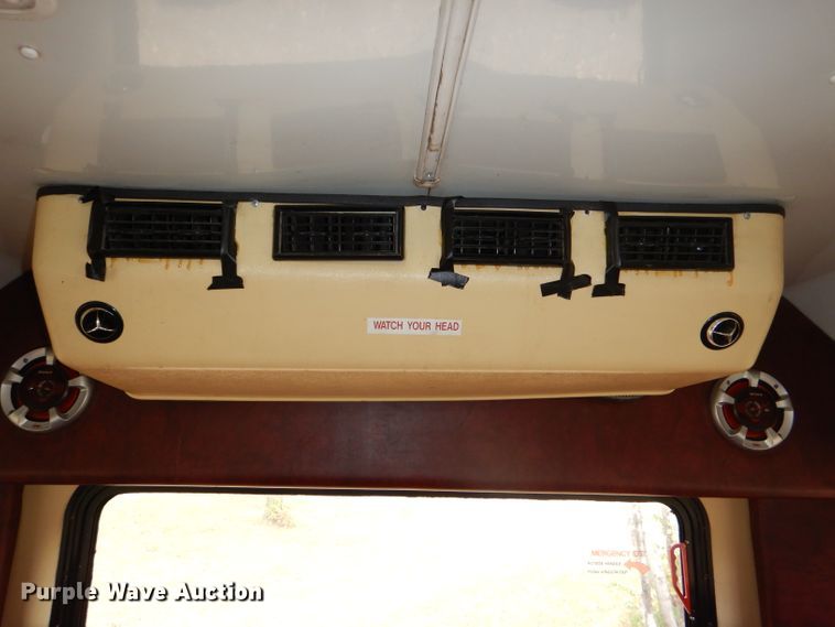 image for item DI2672 1990 Ford Econoline E350 Aerotech shuttle bus