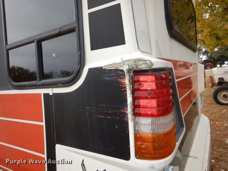 image for item DI2672 1990 Ford Econoline E350 Aerotech shuttle bus