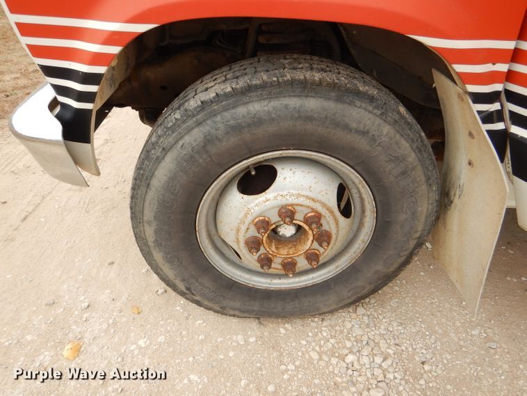 image for item DI2672 1990 Ford Econoline E350 Aerotech shuttle bus