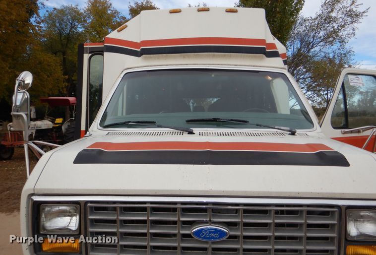 image for item DI2672 1990 Ford Econoline E350 Aerotech shuttle bus