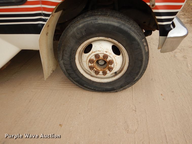 image for item DI2672 1990 Ford Econoline E350 Aerotech shuttle bus