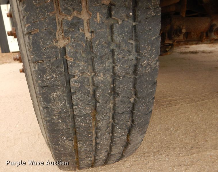 image for item DI2672 1990 Ford Econoline E350 Aerotech shuttle bus