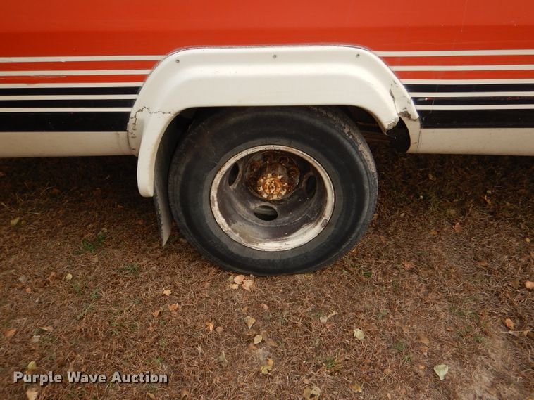 image for item DI2672 1990 Ford Econoline E350 Aerotech shuttle bus