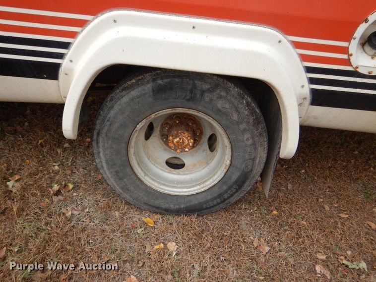 image for item DI2672 1990 Ford Econoline E350 Aerotech shuttle bus