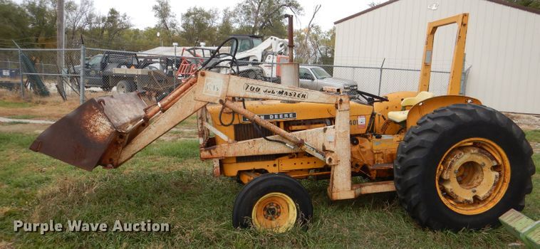 image for item DI2676 1974 John Deere 401B tractor