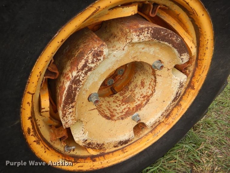 image for item DI2676 1974 John Deere 401B tractor