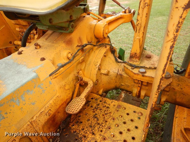 image for item DI2676 1974 John Deere 401B tractor