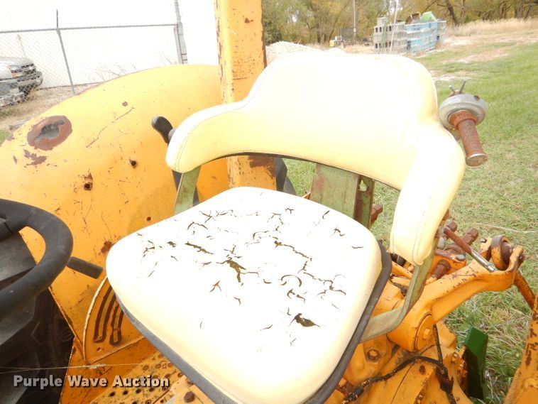 image for item DI2676 1974 John Deere 401B tractor