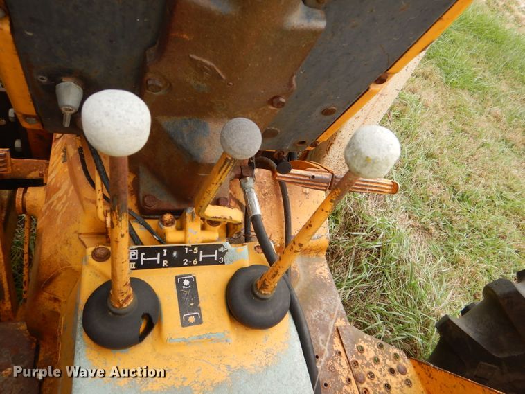 image for item DI2676 1974 John Deere 401B tractor