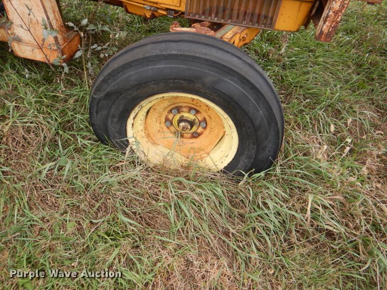 image for item DI2676 1974 John Deere 401B tractor