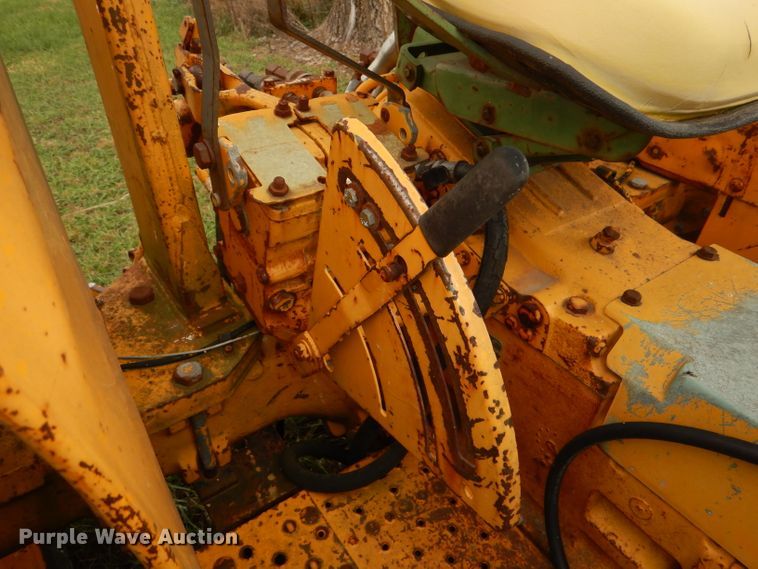 image for item DI2676 1974 John Deere 401B tractor