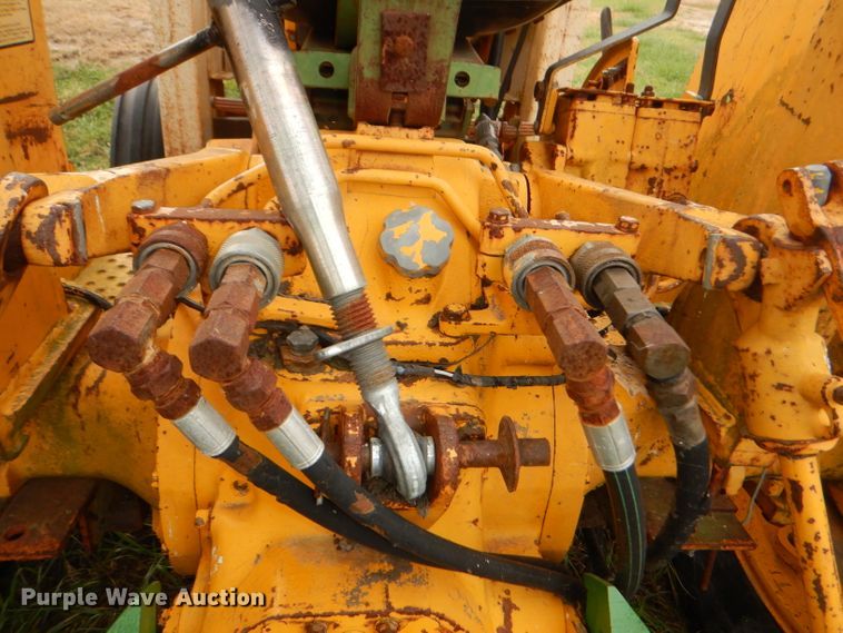 image for item DI2676 1974 John Deere 401B tractor