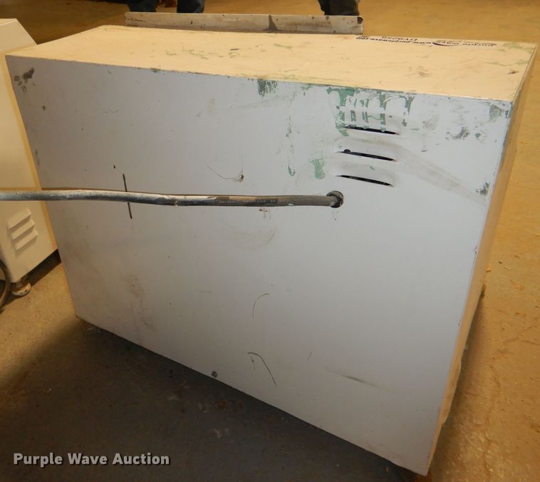 image for item DY9259 (2) paint shakers