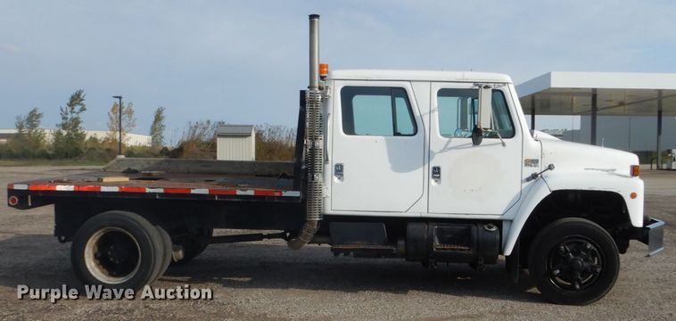 image for item EC9000 1986 International 1900 flatbed truck
