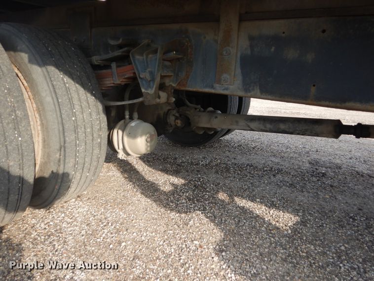 image for item EC9000 1986 International 1900 flatbed truck