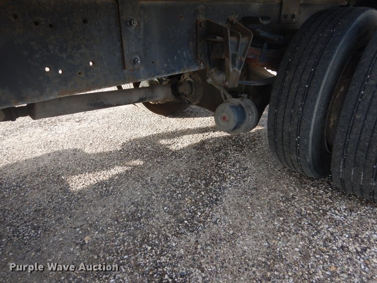 image for item EC9000 1986 International 1900 flatbed truck