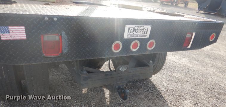 image for item EC9000 1986 International 1900 flatbed truck