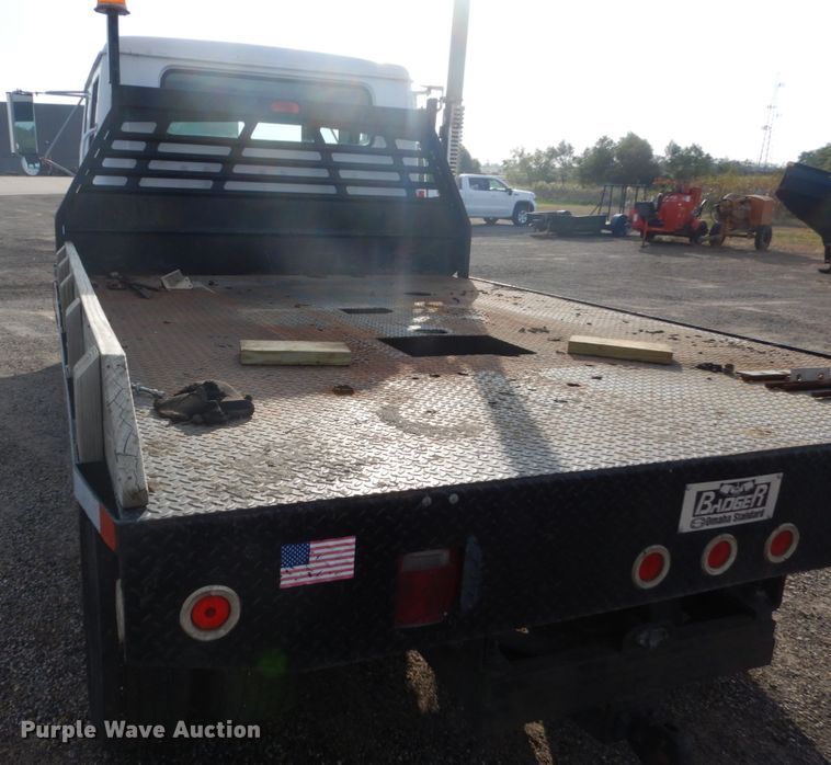 image for item EC9000 1986 International 1900 flatbed truck