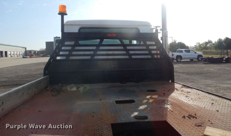 image for item EC9000 1986 International 1900 flatbed truck