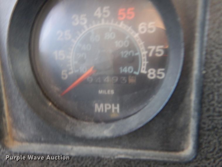 image for item EC9000 1986 International 1900 flatbed truck