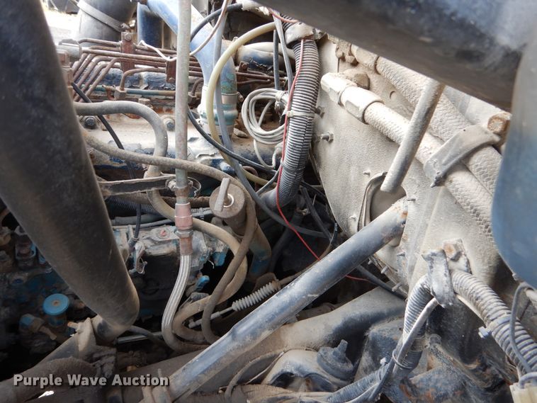 image for item EC9000 1986 International 1900 flatbed truck