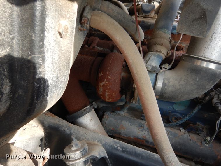 image for item EC9000 1986 International 1900 flatbed truck