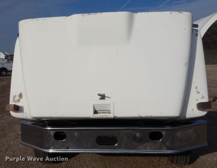 image for item EC9000 1986 International 1900 flatbed truck