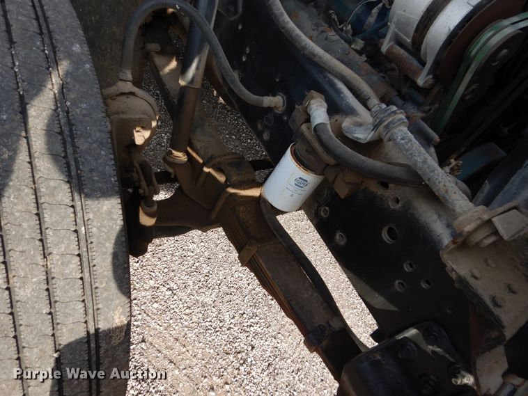 image for item EC9000 1986 International 1900 flatbed truck