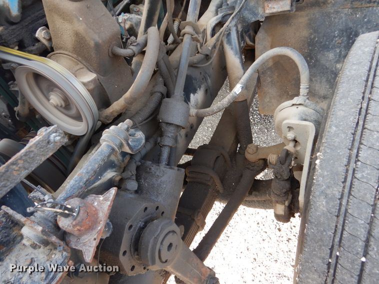 image for item EC9000 1986 International 1900 flatbed truck