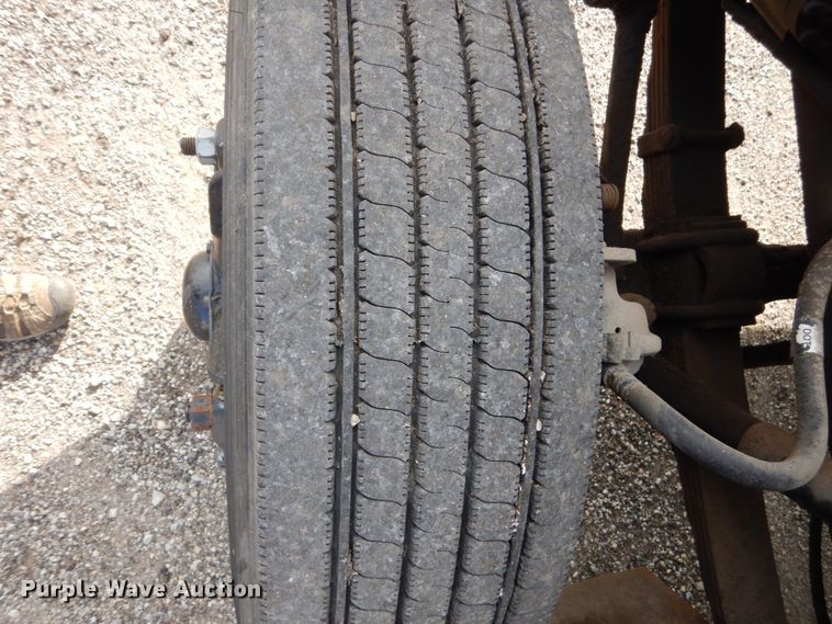 image for item EC9000 1986 International 1900 flatbed truck