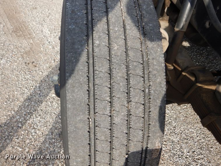 image for item EC9000 1986 International 1900 flatbed truck