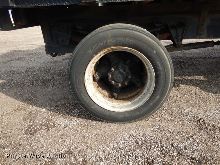 image for item EC9000 1986 International 1900 flatbed truck