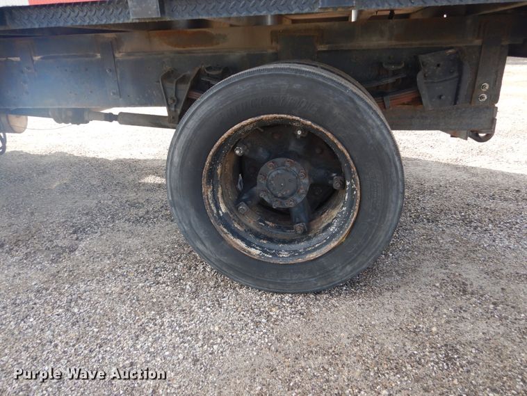 image for item EC9000 1986 International 1900 flatbed truck