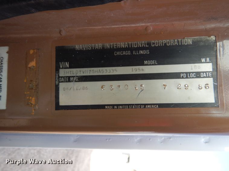 image for item EC9000 1986 International 1900 flatbed truck