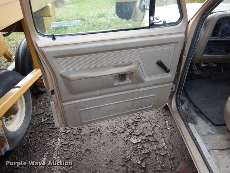 image for item EC9002 1991 Dodge D150 pickup truck