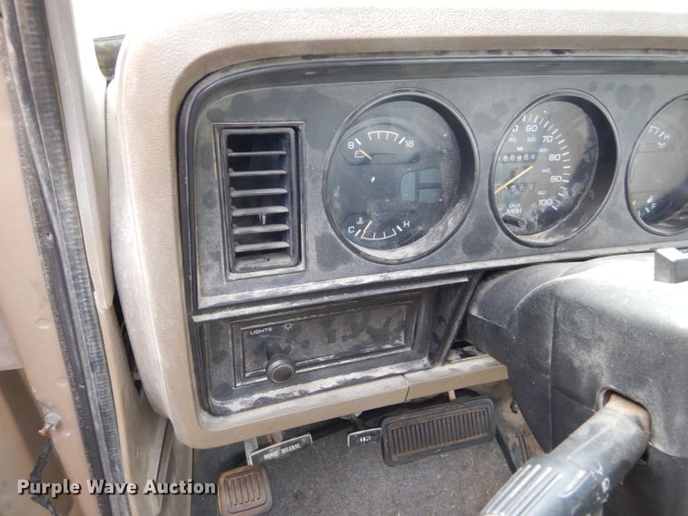 image for item EC9002 1991 Dodge D150 pickup truck